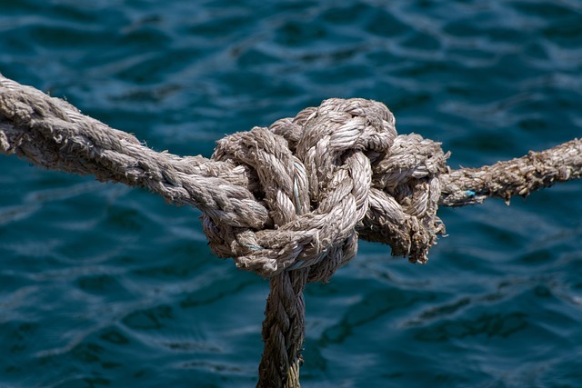 boat-rope-640x480-81172130.jpeg