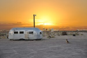 car-towing-a-caravan-caravan-towing-640x480-98289243.jpeg