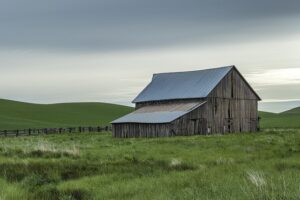 farm-shed-640x480-89493844.jpeg