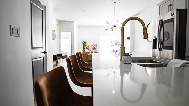 homes-real-estate-agent-640x480-16596680.jpeg