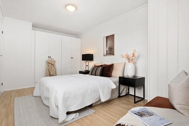 homes-real-estate-agent-640x480-37453064.jpeg