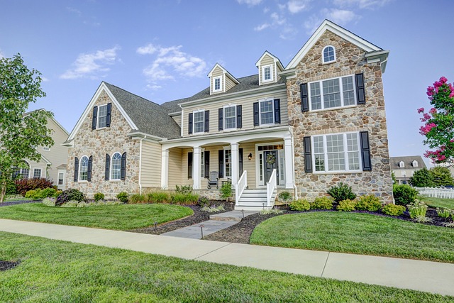 homes-real-estate-agent-640x480-54909788.jpeg