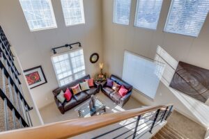 homes-real-estate-agent-640x480-58298755.jpeg