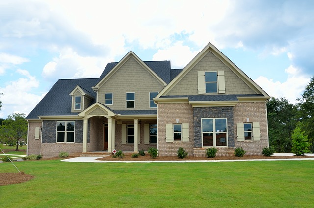 homes-real-estate-agent-640x480-72194549.jpeg
