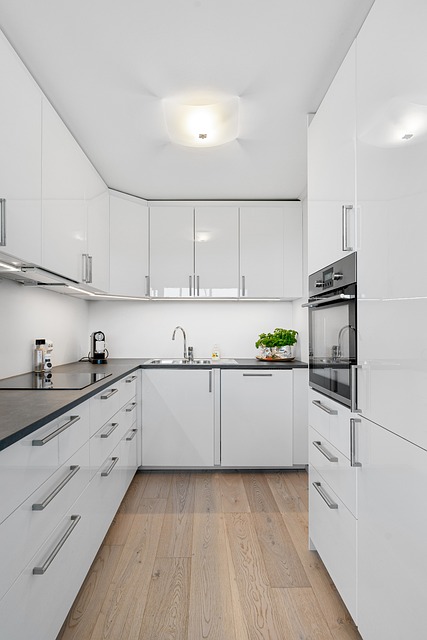 homes-real-estate-agent-640x480-82404752.jpeg