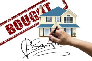 homes-real-estate-agent-640x480-91470133.jpeg