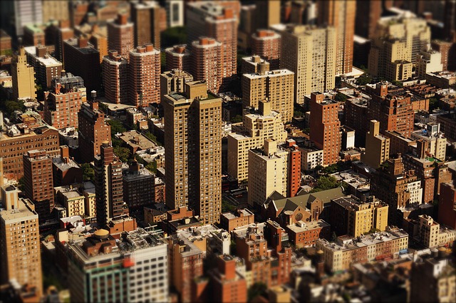 homes-real-estate-agent-640x480-97096601.jpeg