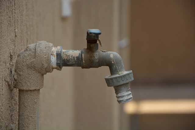 plumber-plumbing-tools-640x480-4652437.jpeg