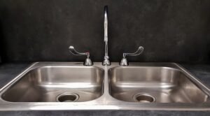 plumbing-trade-plumber-plumbing-tools-640x480-31592143.jpeg