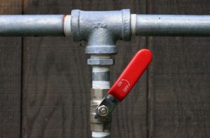 plumbing-trade-plumber-plumbing-tools-640x480-69782241.jpeg