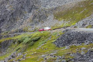 car-towing-a-caravan-caravan-towing-640x480-68669062.jpeg