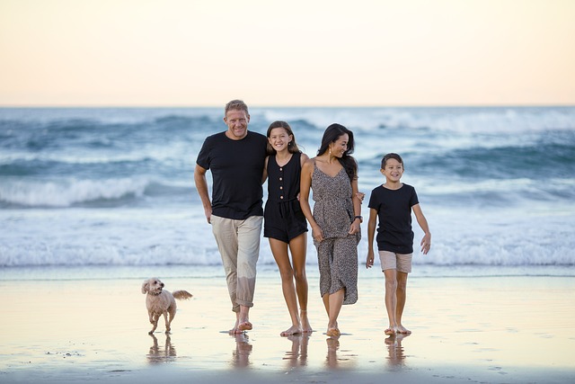 family-caravan-holidays-kids-and-caravan-640x480-41141929.jpeg