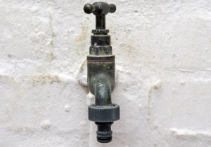 plumbing-trade-plumber-plumbing-tools-640x480-90941439.jpeg
