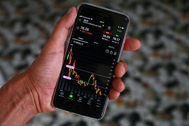 trading-education-stock-trading-share-tr-640x480-7028413.jpeg