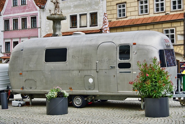 australia-made-caravan-manufacturing-ca-640x480-75353064.jpeg