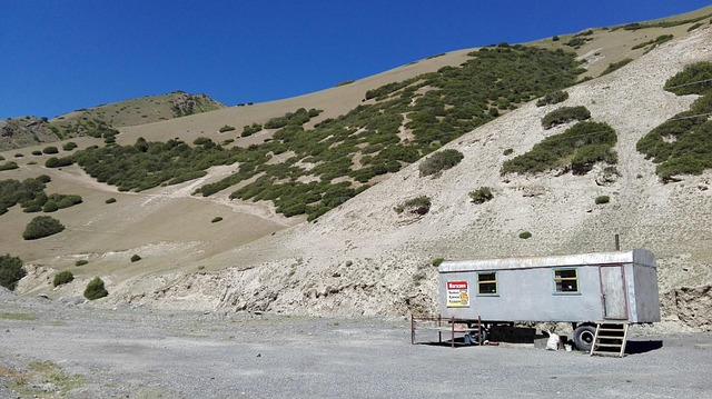caravan-servicing-vacationer-caravans-640x480-37868571.jpeg