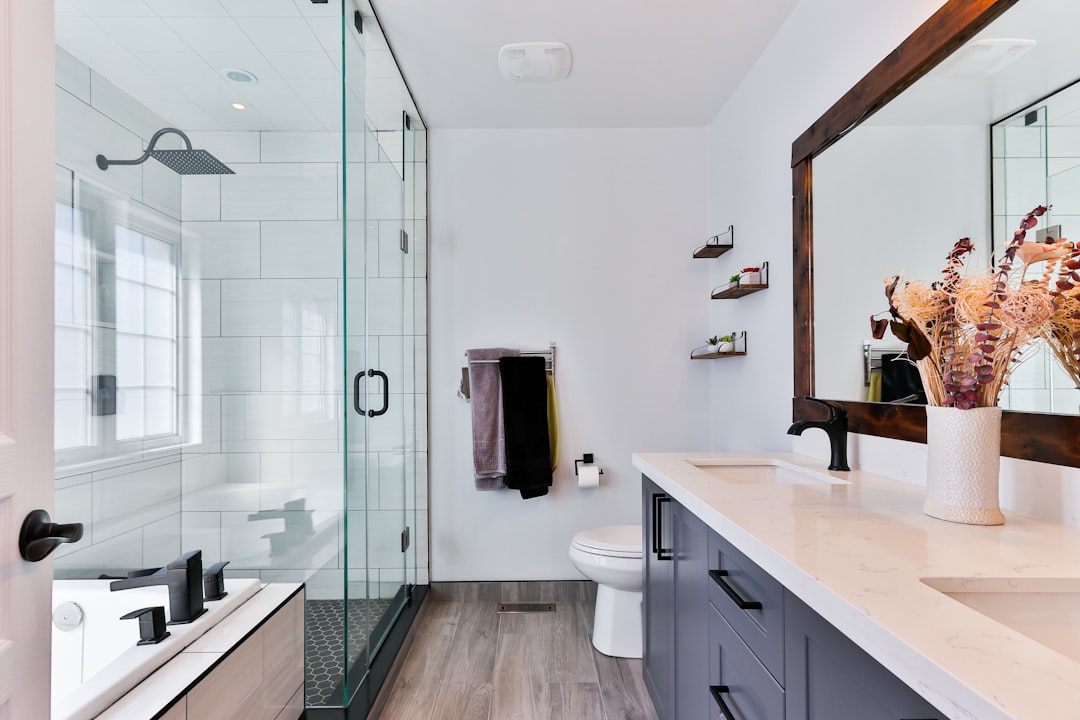bathroom-640x480-45574176.jpeg
