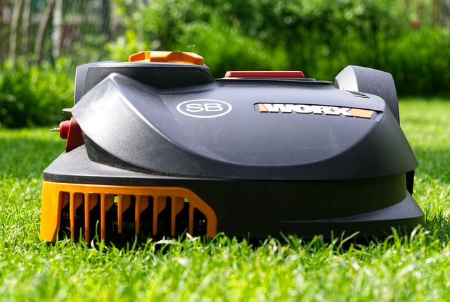 husqvarna-automower-husqvarna-automower-640x480-84778608.jpeg