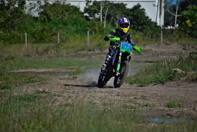 kids-dirt-bike-640x480-78784336.jpeg