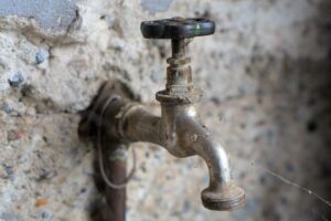 plumbing-supplies-plumbers-640x480-62570130.jpeg
