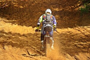 yz-125-yamaha-yz125-motocross-bike-di-640x480-12294354.jpeg