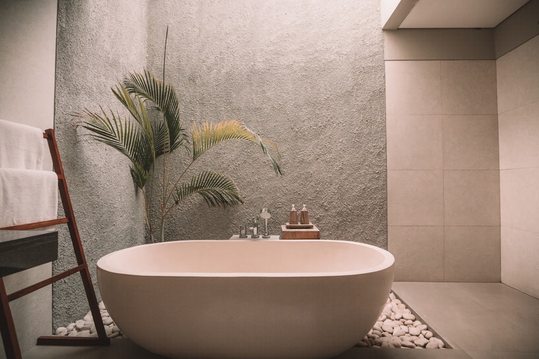 bathroom-640x480-39045443.jpeg