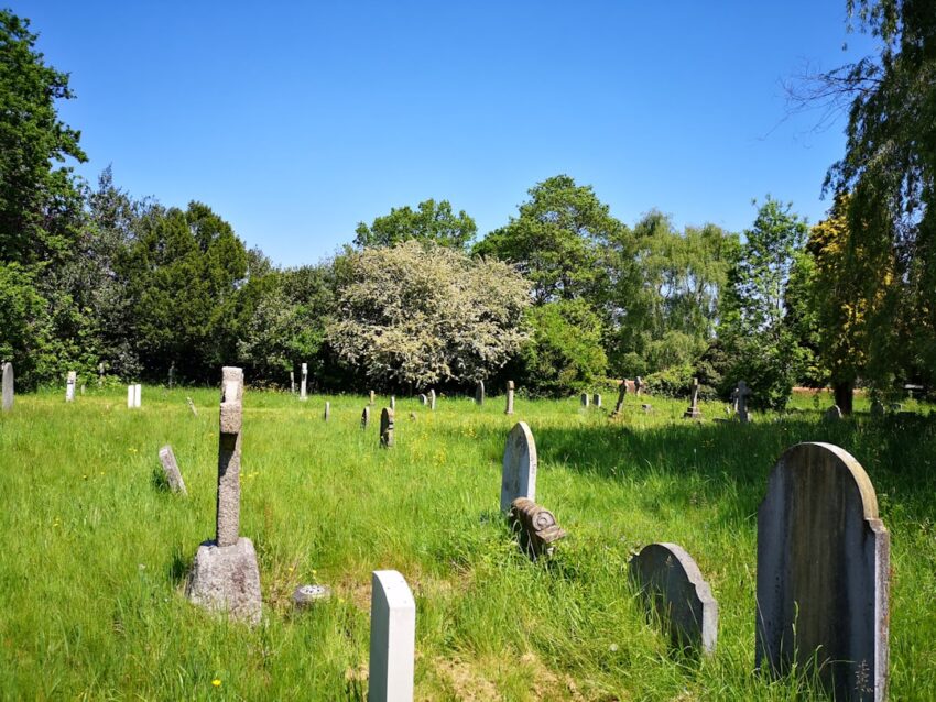 burial-640x480-44342898.jpeg