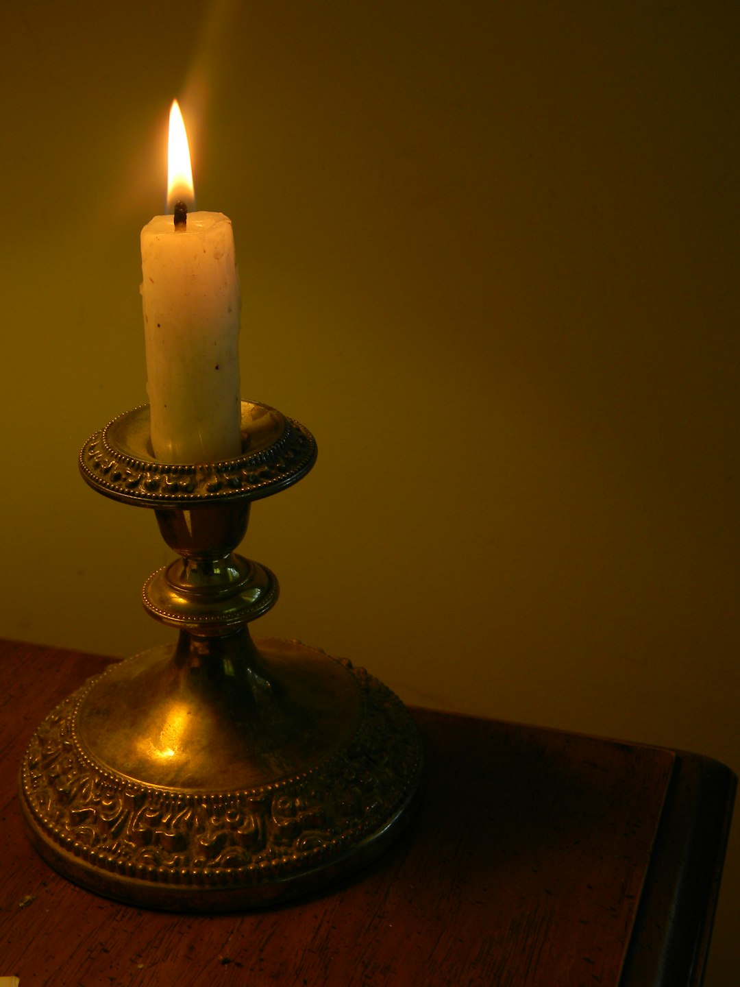 candlelight-640x480-71869833.jpeg