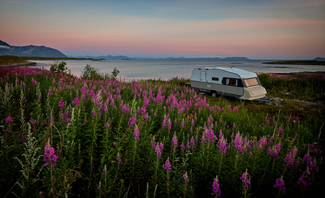 caravan-640x480-64361177.jpeg