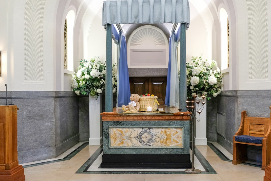 casket-640x480-43133786.jpeg