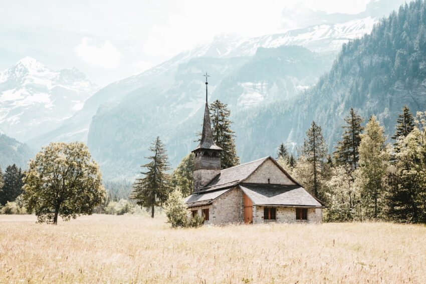 chapel-640x480-40933810.jpeg