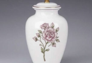 cremation-urn-640x480-17515322.jpeg