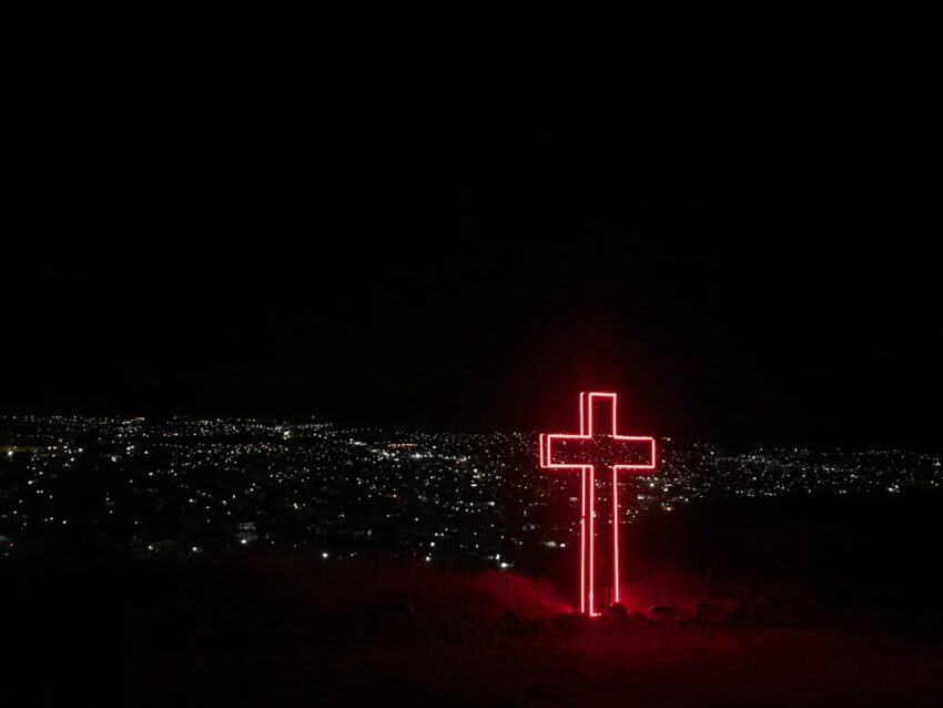 cross-640x480-49080191.jpeg