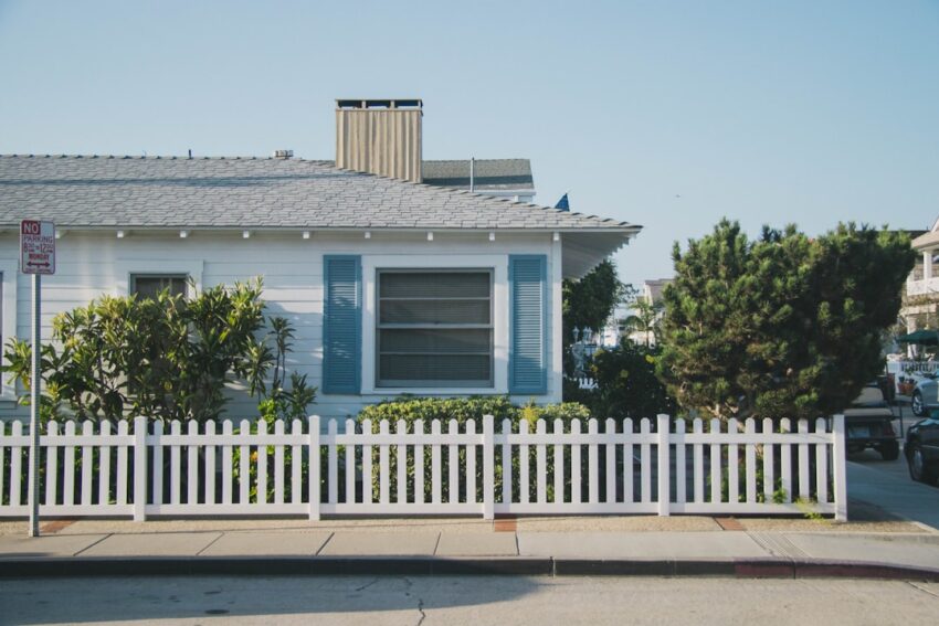 fence-640x480-10980732.jpeg