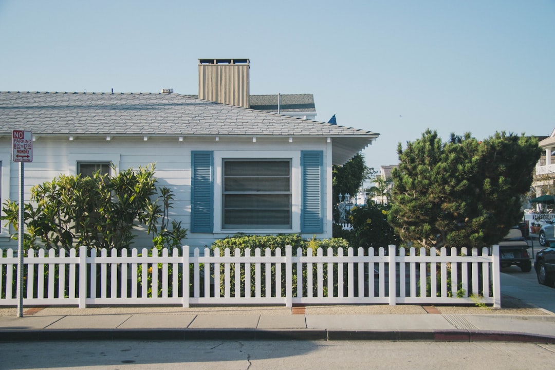 fence-640x480-10980732.jpeg