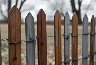 fence-640x480-42964774.jpeg