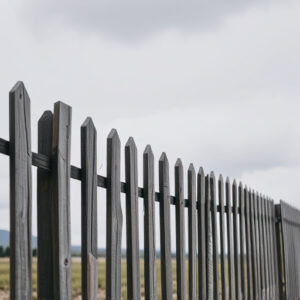 fence-640x480-55373186.jpeg