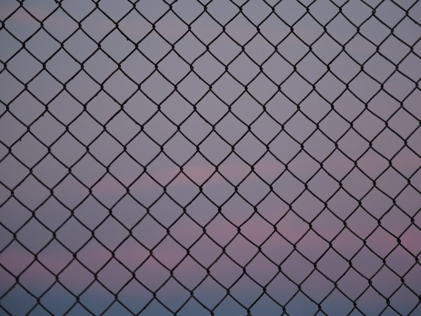 fence-640x480-81560966.jpeg