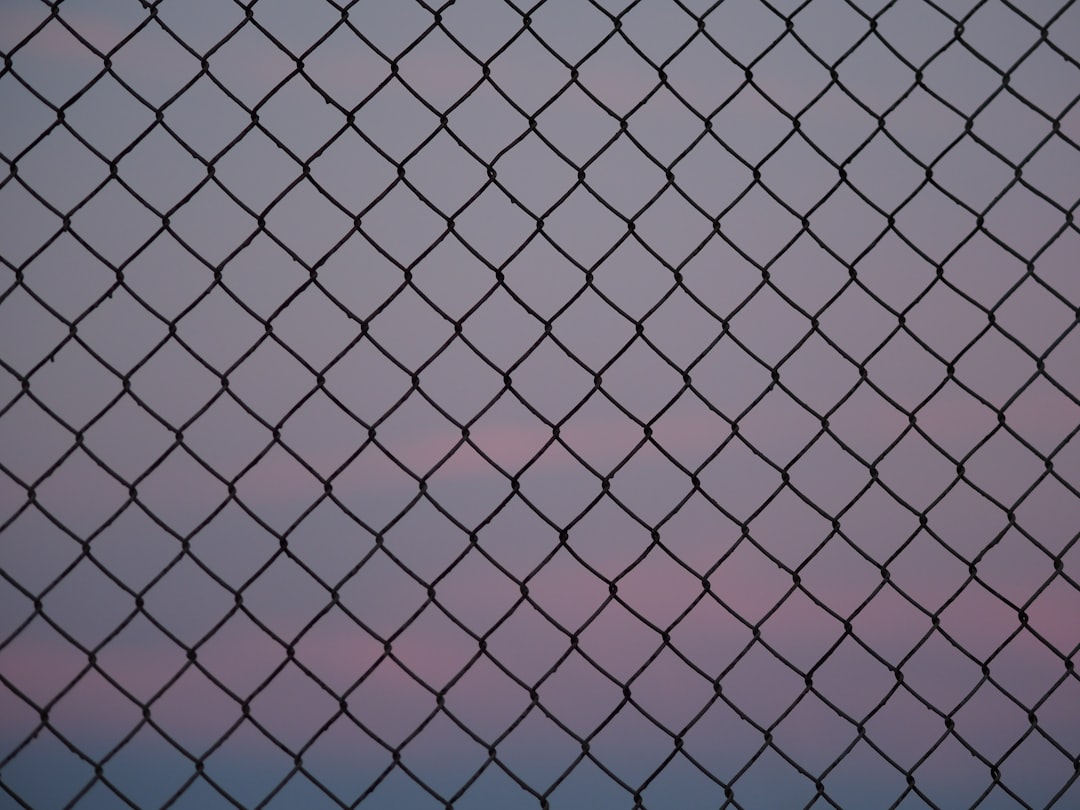 fence-640x480-96842414.jpeg