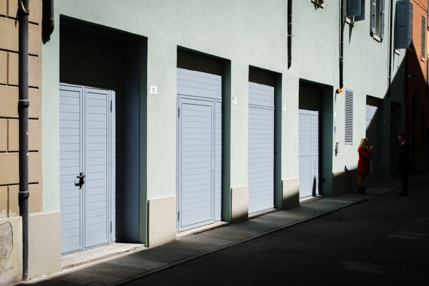 garages-640x480-4372115.jpeg