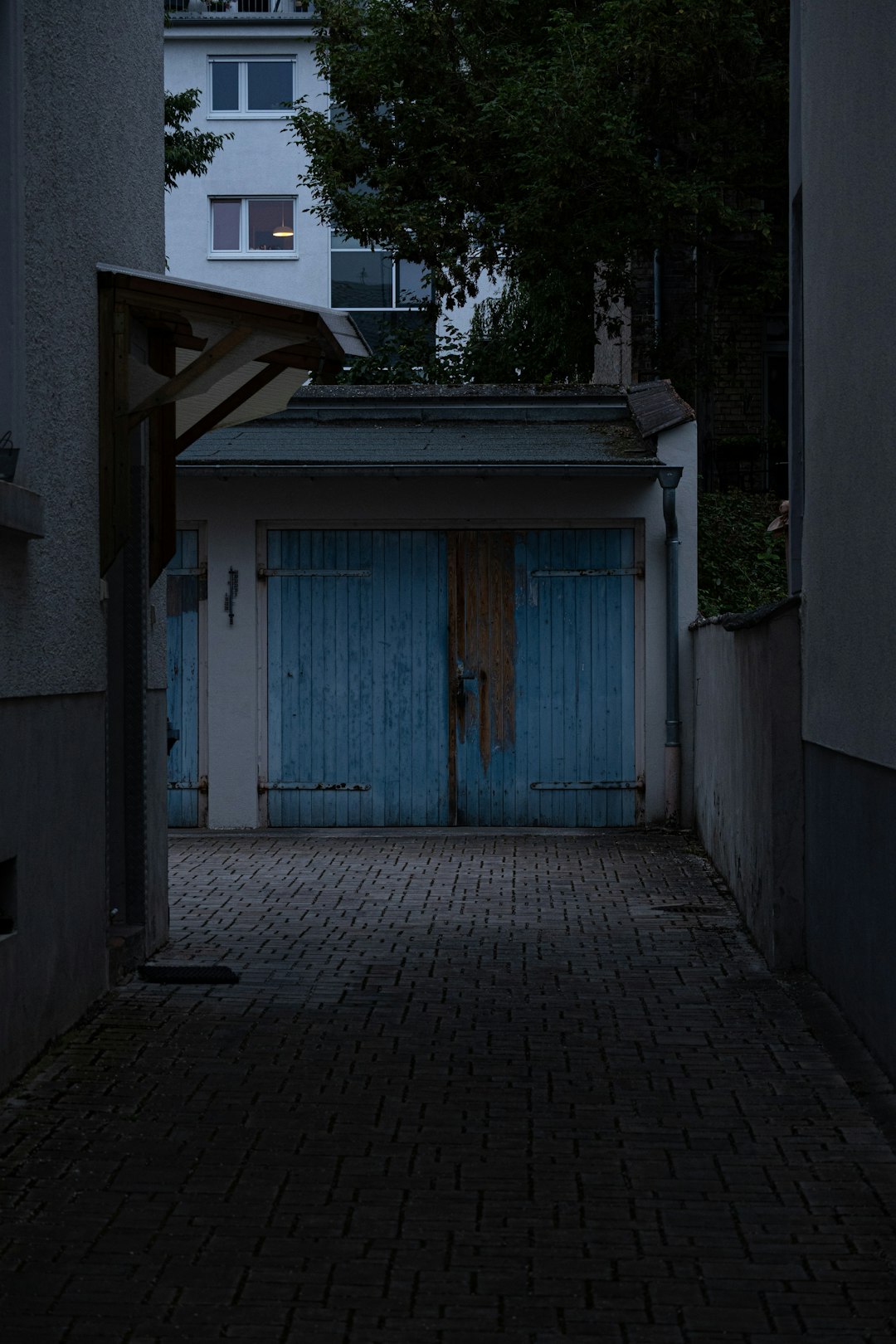 garages-640x480-84830579.jpeg