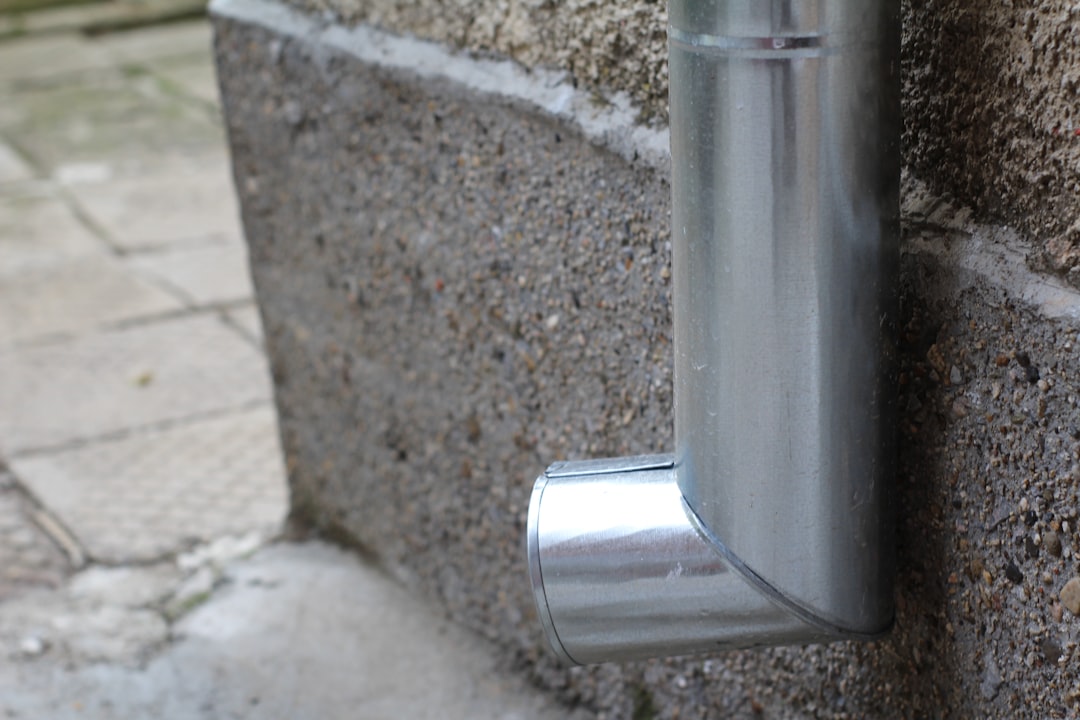 guttering-640x480-93703655.jpeg