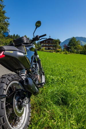 Master Edging with Husqvarna Whipper Snipper: Select, Maintain, and Use Effortlessly