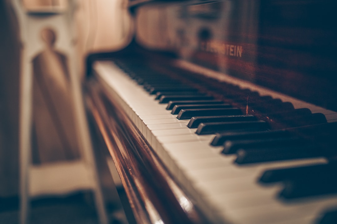 piano-640x480-39174412.jpeg