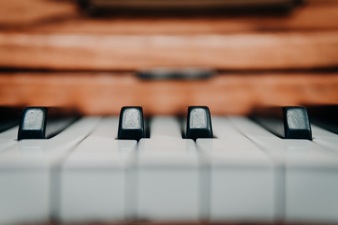 piano-640x480-52087754.jpeg