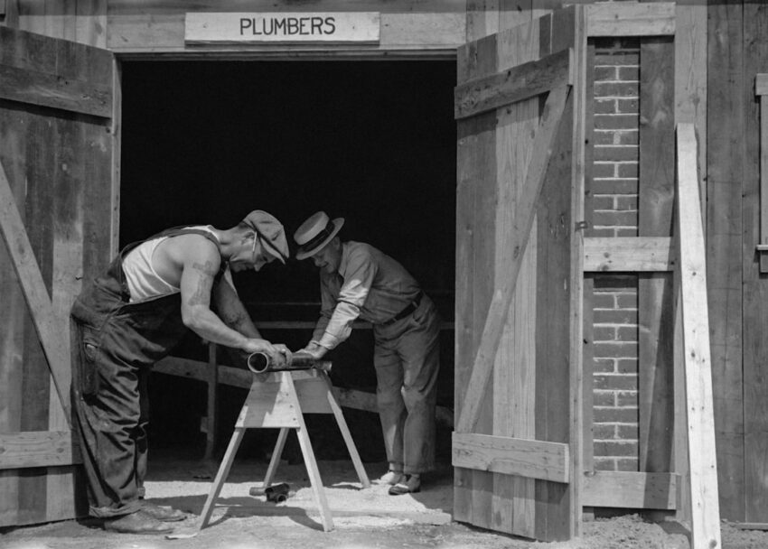 plumbers-640x480-82141938.jpeg
