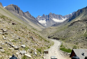 rugged-terrain-640x480-48773432.jpeg
