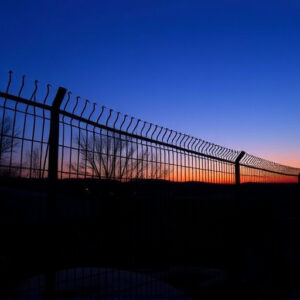 steel-fencing-640x480-23951381.jpeg