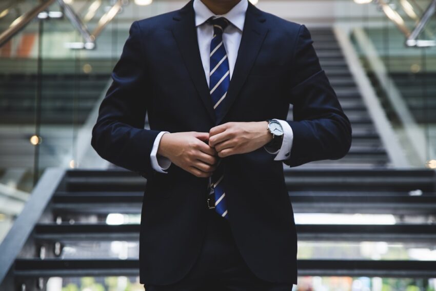 suit-640x480-86560100.jpeg