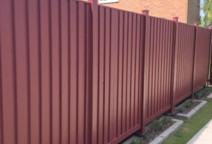 backyard-colorbond-fences-640x480-98712063.jpeg